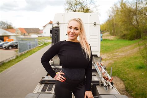 trucker babe sabrina freund|„Trucker Babes“ – Sabrina auf dem Weg zum Trucker